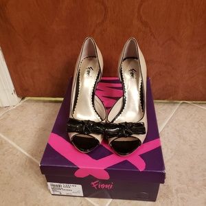 Size 5 Nude and black peep toe heels